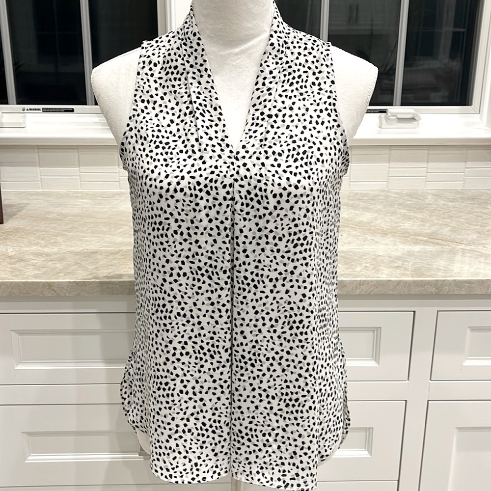 Vince Camuto white and black sleeveless blouse